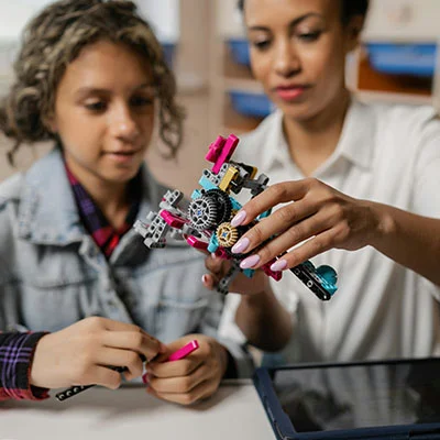 撕裂与重构：朋克Clash的文化反叛与美学革命